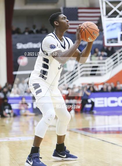 Thumbnail 1 in Christopher Columbus vs Sierra Canyon (Spalding Hoophall Classic) photogallery.
