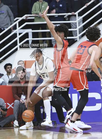 Thumbnail 2 in Christopher Columbus vs Sierra Canyon (Spalding Hoophall Classic) photogallery.