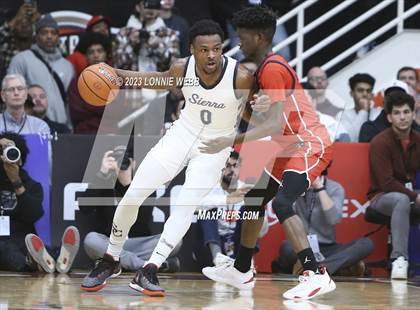 Thumbnail 2 in Christopher Columbus vs Sierra Canyon (Spalding Hoophall Classic) photogallery.