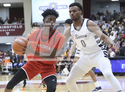 Thumbnail 1 in Christopher Columbus vs Sierra Canyon (Spalding Hoophall Classic) photogallery.
