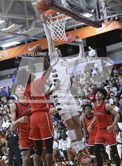 Thumbnail 2 in Christopher Columbus vs Sierra Canyon (Spalding Hoophall Classic) photogallery.