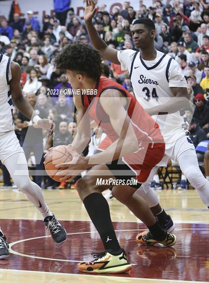 Thumbnail 1 in Christopher Columbus vs Sierra Canyon (Spalding Hoophall Classic) photogallery.