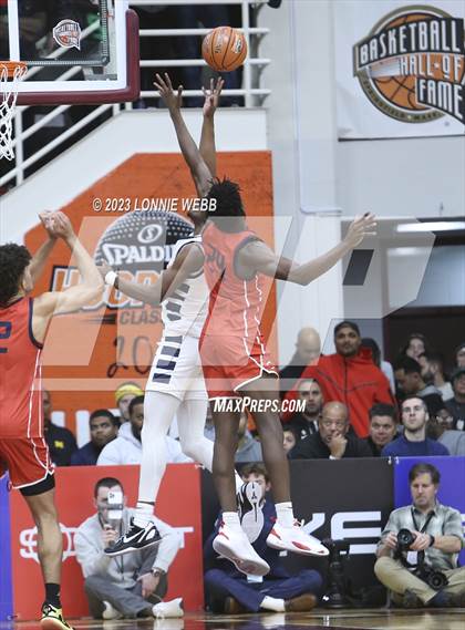 Thumbnail 1 in Christopher Columbus vs Sierra Canyon (Spalding Hoophall Classic) photogallery.