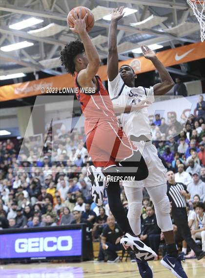 Thumbnail 1 in Christopher Columbus vs Sierra Canyon (Spalding Hoophall Classic) photogallery.