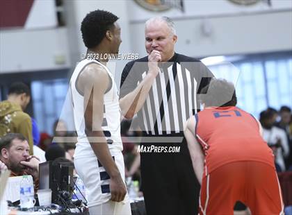 Thumbnail 2 in Christopher Columbus vs Sierra Canyon (Spalding Hoophall Classic) photogallery.