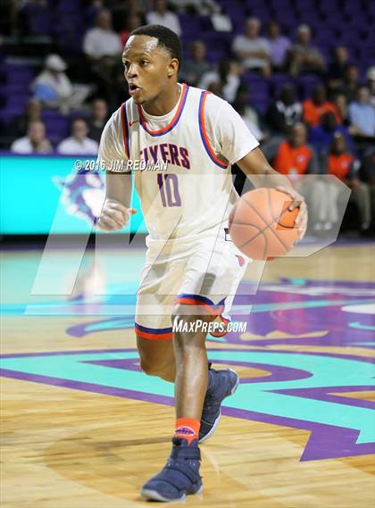 Thumbnail 2 in Tampa Catholic vs. East St. Louis (City of Palms Classic) photogallery.
