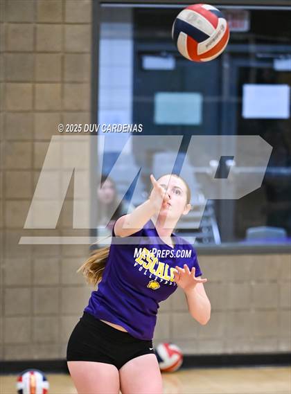 Thumbnail 1 in Kelseyville @ Escalon (CIF Division V Round II) photogallery.