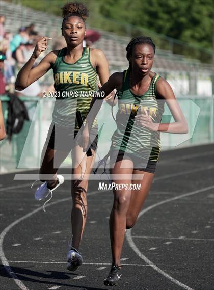Thumbnail 3 in Border Brawl Relays photogallery.