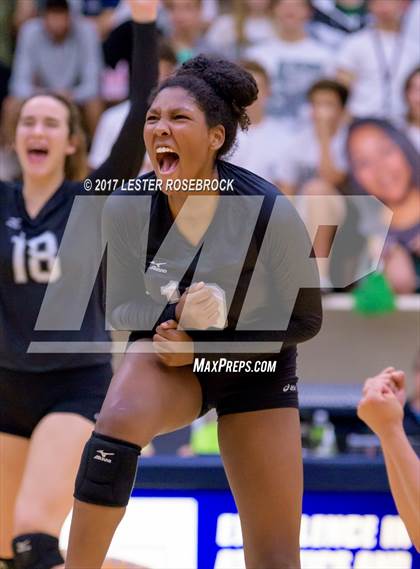 Thumbnail 2 in Clark vs. Reagan photogallery.