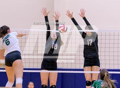 Thumbnail 2 in Clark vs. Reagan photogallery.