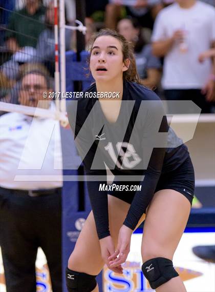 Thumbnail 2 in Clark vs. Reagan photogallery.