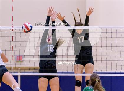 Thumbnail 3 in Clark vs. Reagan photogallery.