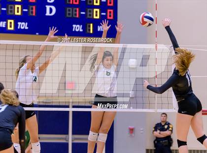 Thumbnail 2 in Clark vs. Reagan photogallery.