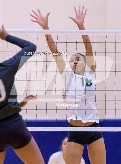 Thumbnail 2 in Clark vs. Reagan photogallery.