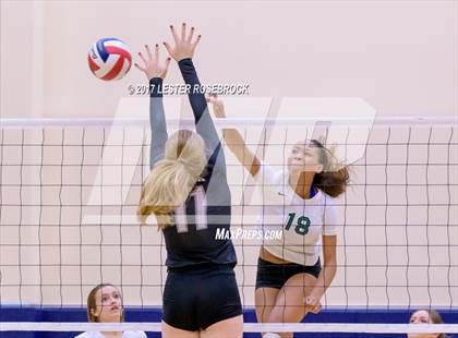 Thumbnail 2 in Clark vs. Reagan photogallery.