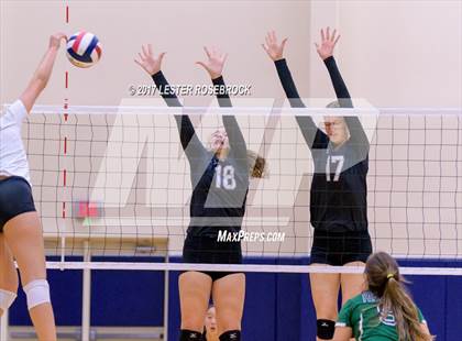 Thumbnail 2 in Clark vs. Reagan photogallery.
