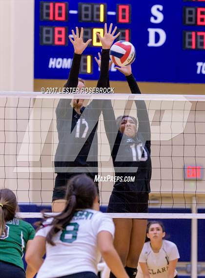 Thumbnail 2 in Clark vs. Reagan photogallery.