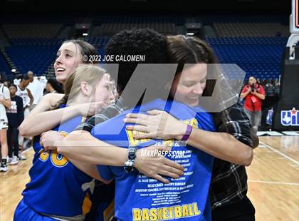 Thumbnail 3 in Brownsboro vs Hardin-Jefferson (UIL 4A State Final) photogallery.