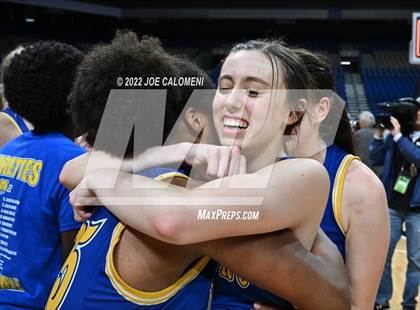 Thumbnail 3 in Brownsboro vs Hardin-Jefferson (UIL 4A State Final) photogallery.