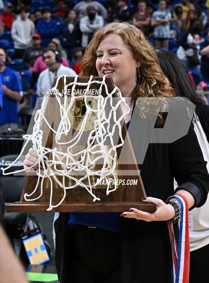 Thumbnail 2 in Brownsboro vs Hardin-Jefferson (UIL 4A State Final) photogallery.