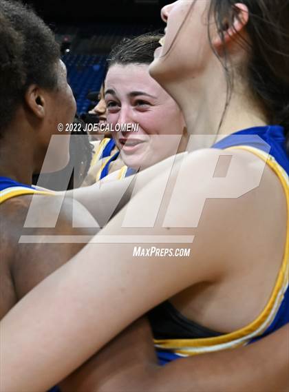 Thumbnail 1 in Brownsboro vs Hardin-Jefferson (UIL 4A State Final) photogallery.