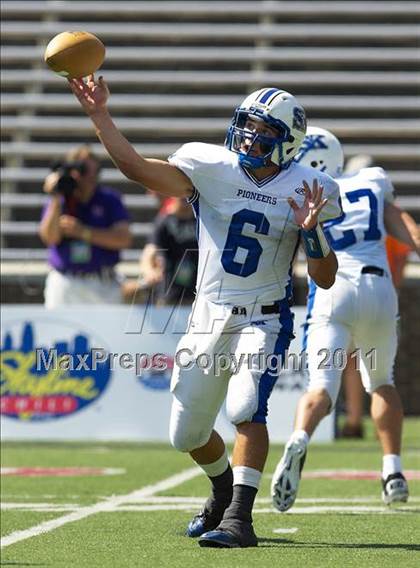 Thumbnail 2 in Kenton vs. Middletown photogallery.