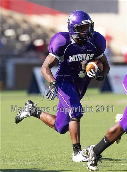 Thumbnail 2 in Kenton vs. Middletown photogallery.