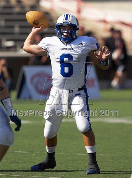 Thumbnail 2 in Kenton vs. Middletown photogallery.