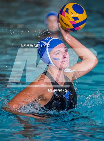 Thumbnail 1 in Friendswood vs Oak Ridge photogallery.