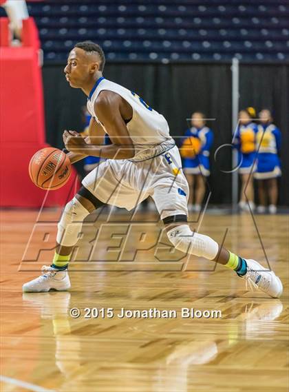 Thumbnail 3 in Wilbur Cross vs Harding (MLK Classic) photogallery.