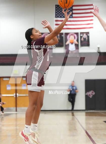 Thumbnail 3 in Horizon vs Chatfield (CHSAA 6A Play-in Round) photogallery.