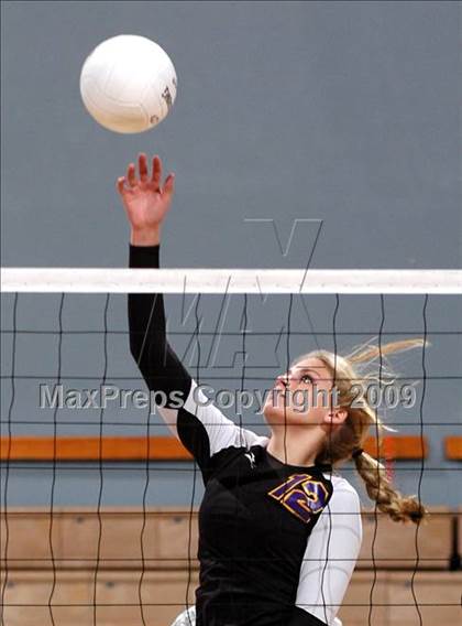 Thumbnail 1 in Salinas vs. Newport Harbor (CIF D1 State Final) photogallery.