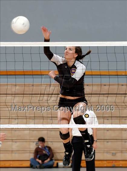 Thumbnail 3 in Salinas vs. Newport Harbor (CIF D1 State Final) photogallery.