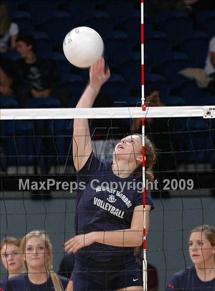 Thumbnail 2 in Salinas vs. Newport Harbor (CIF D1 State Final) photogallery.