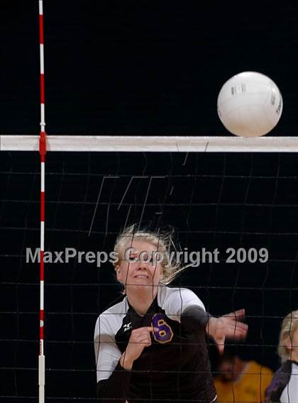 Thumbnail 2 in Salinas vs. Newport Harbor (CIF D1 State Final) photogallery.