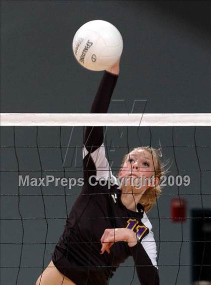 Thumbnail 1 in Salinas vs. Newport Harbor (CIF D1 State Final) photogallery.