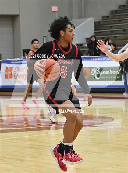Thumbnail 3 in Deer Park vs. Clear Brook (McDonald's Texas Invitational) photogallery.