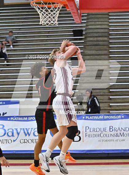 Thumbnail 3 in Deer Park vs. Clear Brook (McDonald's Texas Invitational) photogallery.