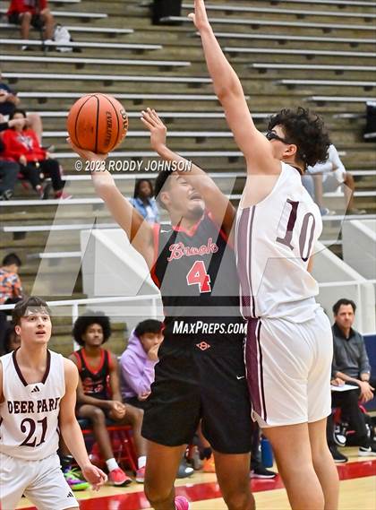 Thumbnail 3 in Deer Park vs. Clear Brook (McDonald's Texas Invitational) photogallery.