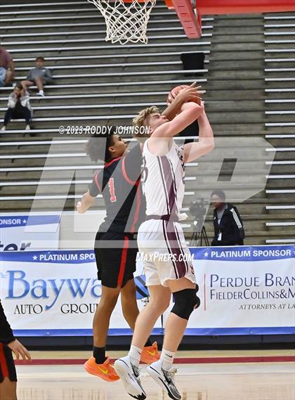 Thumbnail 2 in Deer Park vs. Clear Brook (McDonald's Texas Invitational) photogallery.