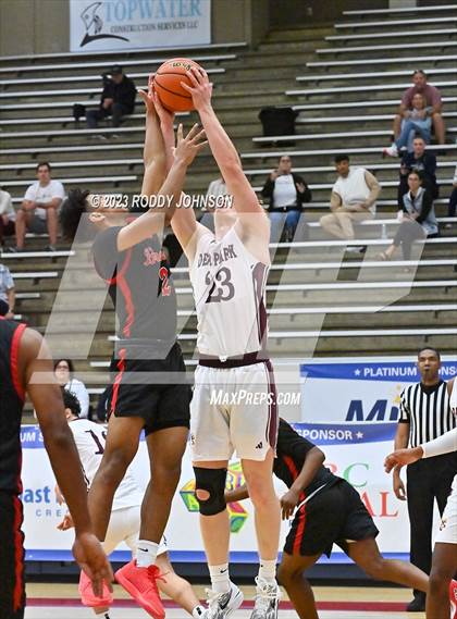Thumbnail 3 in Deer Park vs. Clear Brook (McDonald's Texas Invitational) photogallery.