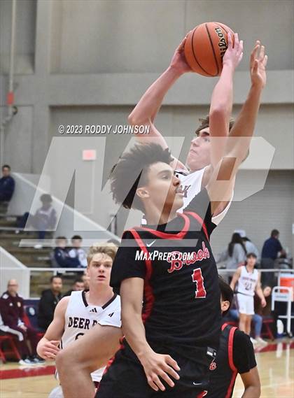 Thumbnail 2 in Deer Park vs. Clear Brook (McDonald's Texas Invitational) photogallery.