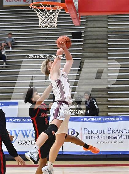 Thumbnail 3 in Deer Park vs. Clear Brook (McDonald's Texas Invitational) photogallery.