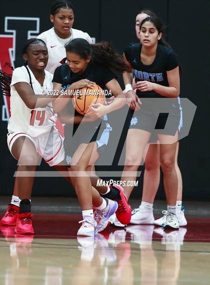 Thumbnail 1 in Clovis North vs Centennial (Harvard-Westlake Invitational Classic) photogallery.