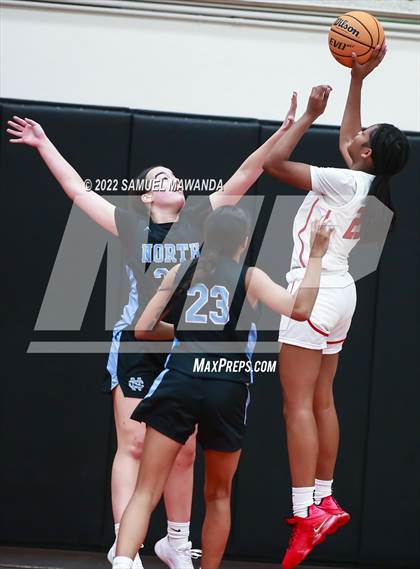 Thumbnail 2 in Clovis North vs Centennial (Harvard-Westlake Invitational Classic) photogallery.