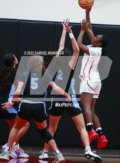 Thumbnail 3 in Clovis North vs Centennial (Harvard-Westlake Invitational Classic) photogallery.