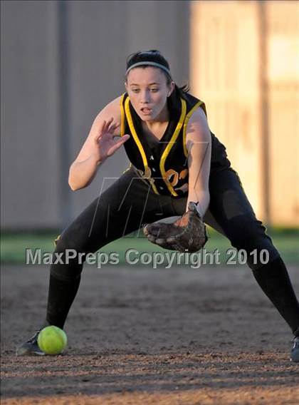 Thumbnail 3 in Whitney vs Del Oro (Victory Pre-Season Tournament) photogallery.