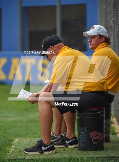 Thumbnail 3 in Klein Oak vs Klein photogallery.