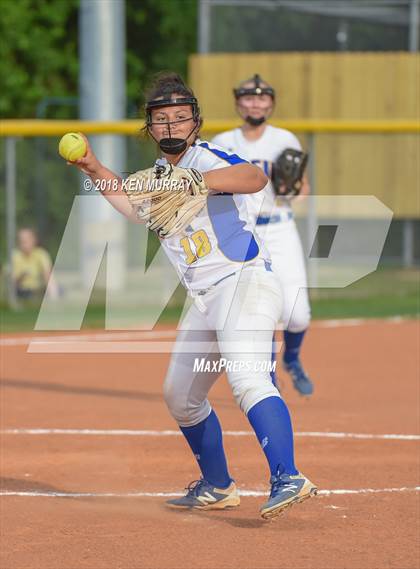 Thumbnail 3 in Klein Oak vs Klein photogallery.