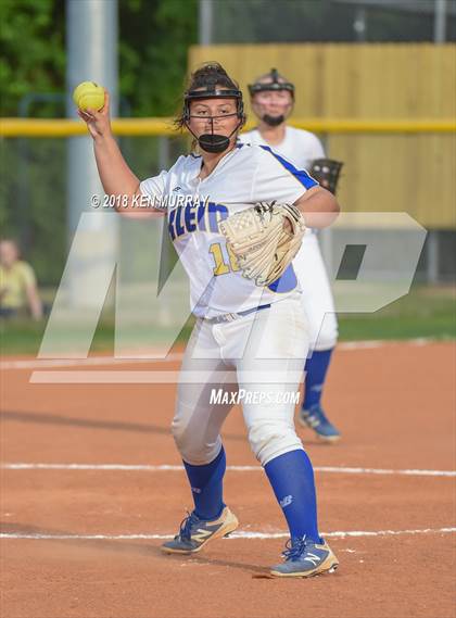 Thumbnail 1 in Klein Oak vs Klein photogallery.